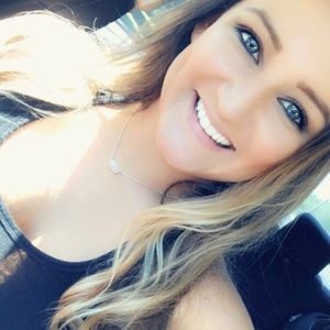 Meet your Posher, Candis